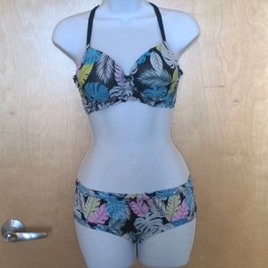 No Boundaries Matching Bra and 2 Panties!